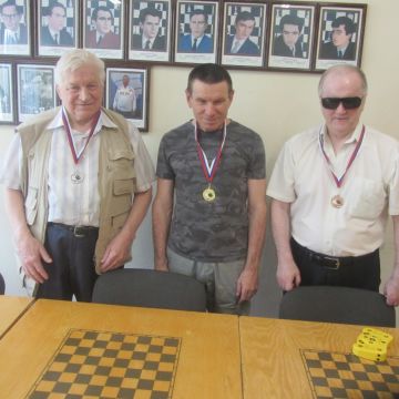 Очередной турнир по шашкам